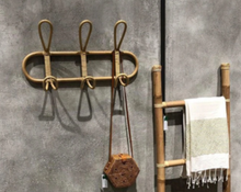 Charger l'image dans la galerie, Porte serviettes en rotin