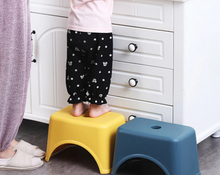 Charger l'image dans la galerie, Tabouret pour enfant

